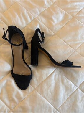 〰️ vince camuto sandals